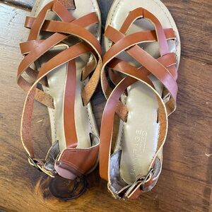 Brown sandals. Medium brown. Worn twice. In great condition.